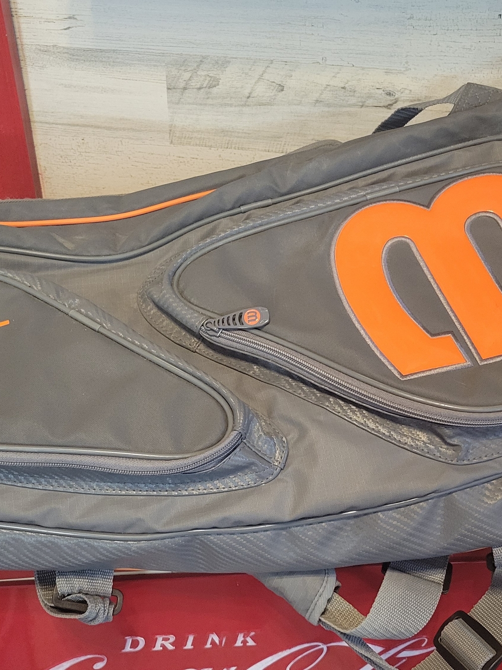 Wilson Tour V 9 Pack Tennis Bag in grey aWilson Men's Gray and Orange Tennis Bag